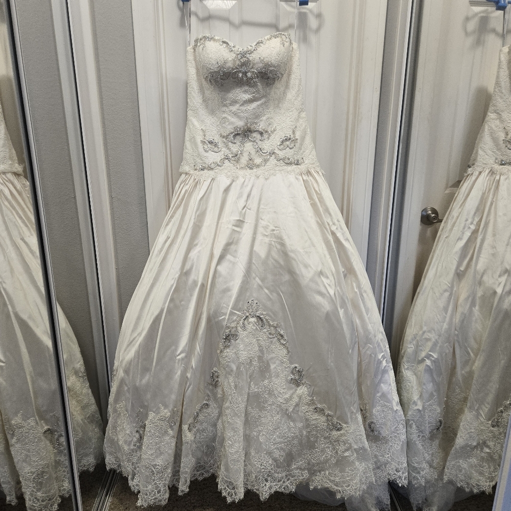 Martina liana elegant silk Lace Strapless Wedding Dress size 12